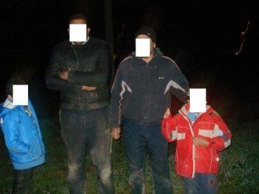 На границе Закарпатья задержали сирийцев-нелегалов с детьми