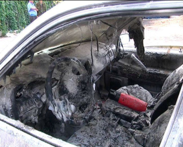 В Ужгороде пожар в автомобиле Volkswagen Passat повредил капот, стекло и салон