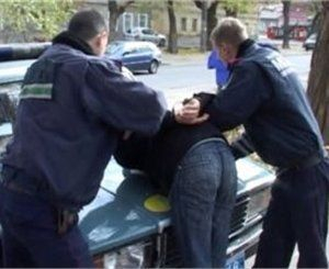 В Ужгородском районе милиция задержала вора за совершение грабежа