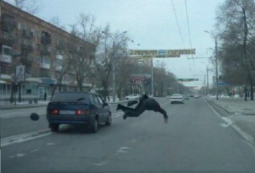 В Ужгороде пешеходы мешают водителям при быстрой езде