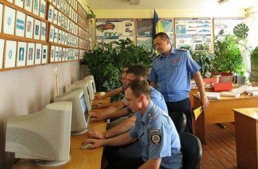 Закарпатские милиционеры сдают зачеты по знанию ПДД