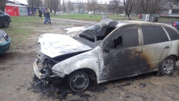 В поселке Великий Березный на Закарпатье горел автомобиль "Шкода-Фабиа"