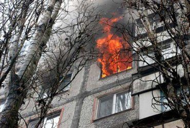 Ужгородские пожарные ночью ликвидировали возгорание в многоэтажном доме