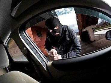 В Ужгороде неизвестные в масках угнали новенький BMW X6