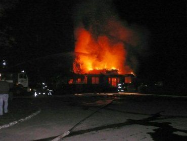 В Ужгороді згорів вщент ресторан «Алаверди» на Слов’янській набережній