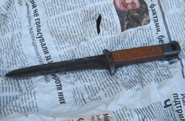 Ужгородские милиционеры изъяли у парня холодное оружие