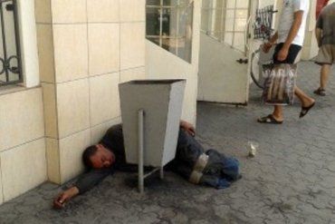 В Ужгороде на вокзале 71-летний бездомный так замерз, что попал в больницу