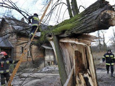 Из-за ухудшения погодных условий от света отключено 32 села
