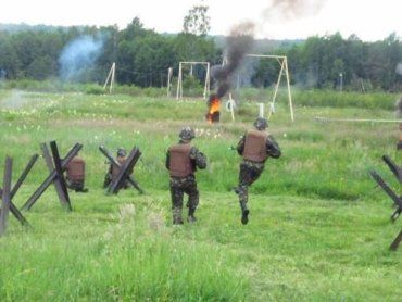 На Яворивском полигоне солдаты учится воевать с сепаратистами