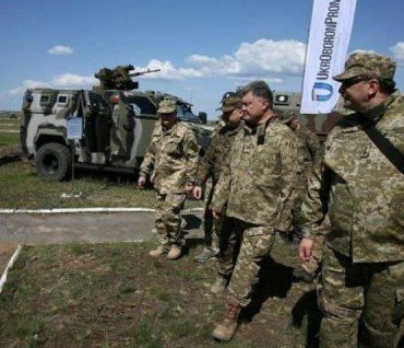 Порошенко обратил внимание на важность экспорта украинского оружия