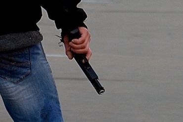 Мукачевец угрожал работнице магазина игрушечным пистолетом