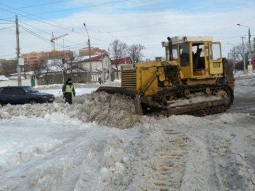 Закарпатские дорожники постоянно очищают дорожное покрытие от снега и льда