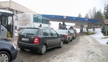 На пункте пропуска Ужгород опять образовались очереди авто