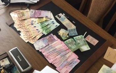 В Закарпатье пограничника поймали на взятке в размере 15 тыс. грн