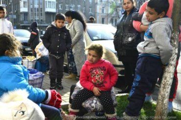 В Мукачево 19 детей из ромского лагеря остались под открытым небом