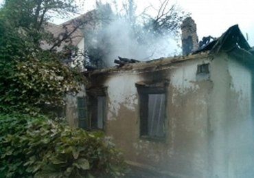 В Иршаве бездомные устроили пожар в жилом доме