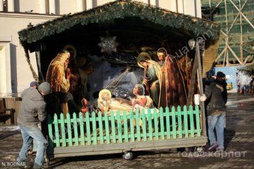 Шопка простоит в центре Ужгорода до конца новогодних и рождественских праздников