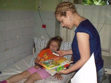 Тіна Кароль в Мукачівській дитячій лікарні