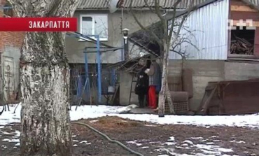 Мукачевцы годами откачивает воду со двора самостоятельно