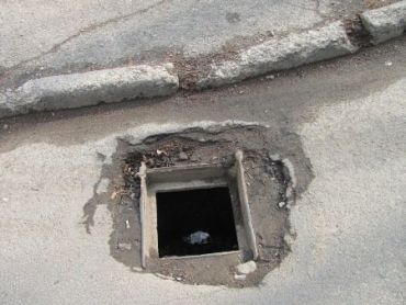 В Ужгороде исчезают решетки ливневой канализации