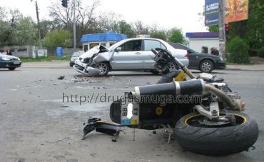В Киеве Mitsubishi Lancer тяжело травмировал мотоциклиста