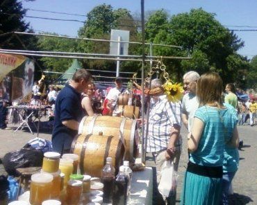 В Ужгороде на фестивале вина и меда "Солнечный напиток"