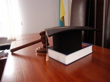 В Ужгороде за финансовые махинации засудили бухгалтера