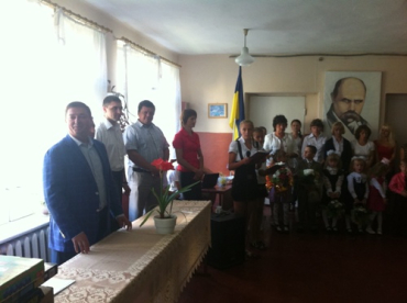 Сергій Мошак відвідав шкільну лінійку у Березнянському селі Кострино