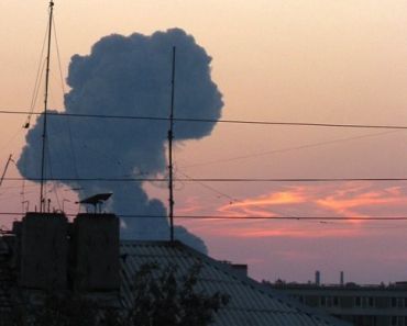 В результате артобстрела в Донецке взорвалась нефтебаза
