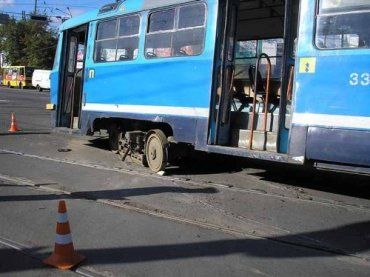 В Одессе трамвай столкнулся с автобусом, пострадали 5 человек