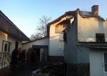 Пожарные во время пожара спасли от уничтожения два жилых дома