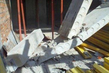 Страшна трагедія: на підлітка обрушилася бетонна плита