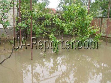 В Закарпатье уже третьи сутки продолжается наводнение