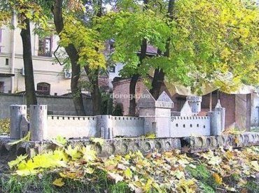 Один из древних замков на Украине уменьшили в 50 раз
