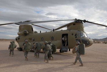 Коммандос будут сопровождать тяжелые военно-транспортные вертолеты CH-47 Chinook