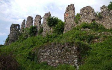 Руины Хустского замка