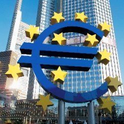 Май - лучший период для скупки евро