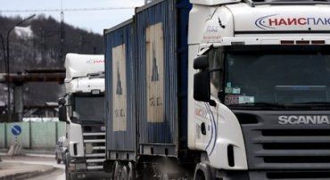 Закарпатские перевозчики перекрыли дорогу на Киев