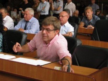 Ужгородський депутат Віктор Бобіта під час сесії голосував і за себе,і за сусіда