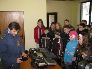 Ужгородские таможенники рассекретили свою работу ученикам школы-интерната