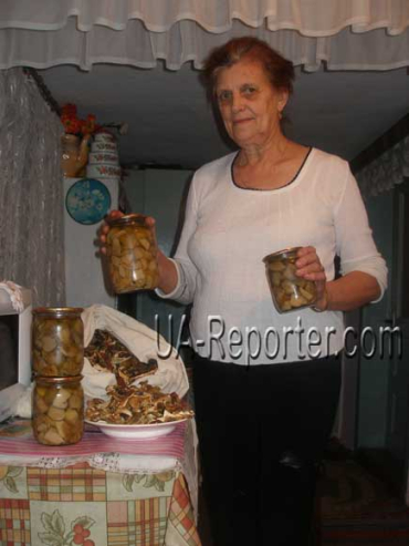 На грибах пенсіонерка з Міжгір’я Ганна Куруц заробляє втричі більше за свою пенсію