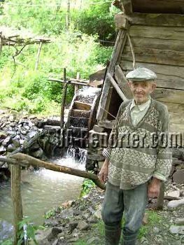 Действующая водяная мельница в селе Имстичево