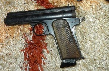 В Закарпатье предприниматель застрелился из пистолета у себя дома