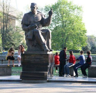 Памятник президенту Карпатской Украины Августину Волошину в Ужгороде