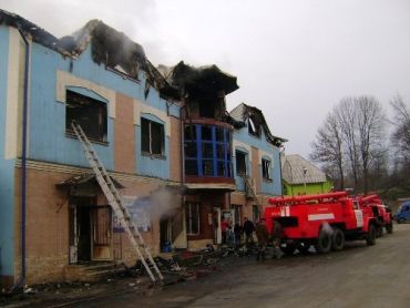 В Тячевском районе почти дотла сгорел торговый комплекс
