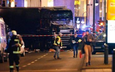 Количество раненых из-за наезда грузовика в Берлине достигло 50