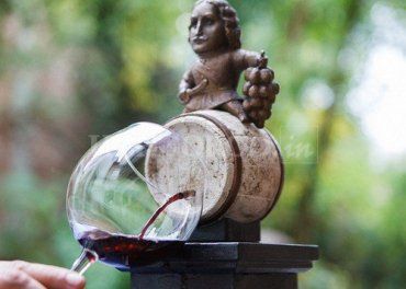 Мини-скульптура виноделию