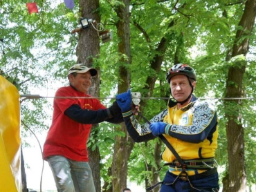 Богдан Андреев попробовал свои силы на веревочном маршруте