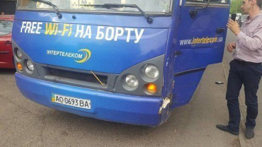 В Ужгороді в аварію потрапила "маршрутка" №14