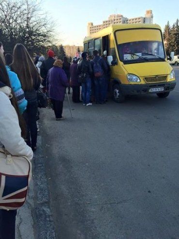 Автобусных остановок в Ужгороде - 180 и только 66 из них имеют павильоны
